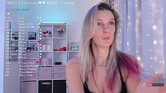 Snapshot of Karamelsw_ chatting on February 13, 11:58 pm Karamelsw online show from February 13, 11:58 pm
