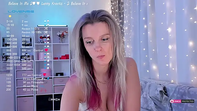 Snapshot of Karamelsw_ chatting on February 11, 12:17 am Karamelsw online show from February 11, 12:17 am