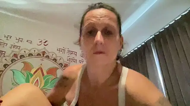 Sexy-Mel online show from December 4, 5:17 am