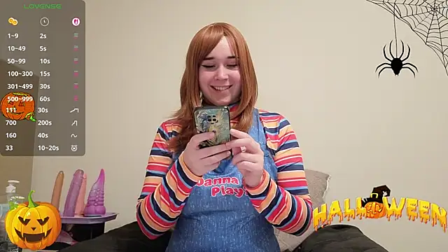 MaryHillx online show from October 31, 1:02 am