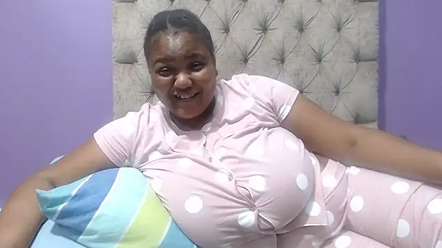 Snapshot of GiantTittts chatting on March 19, 5:50 pm GiantTittts online show from March 19, 5:50 pm