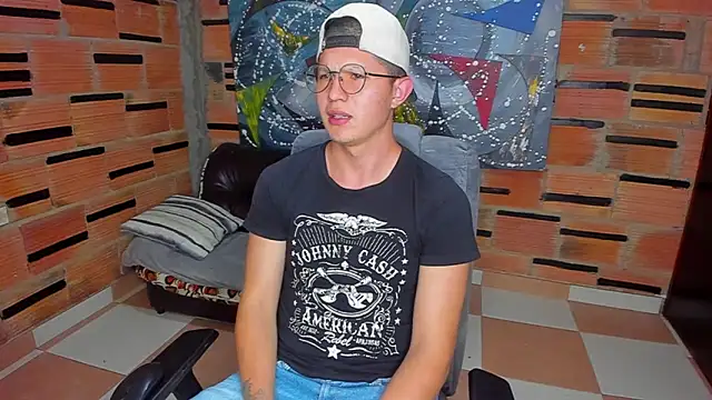 Snapshot of patrik_027 chatting on February 12, 10:26 pm patrik 027 online show from February 12, 10:26 pm