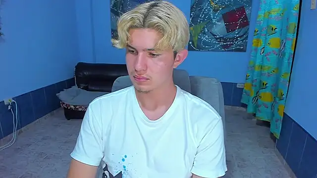 Snapshot of patrik_027 chatting on October 28, 7:40 am patrik 027 online show from October 28, 7:40 am