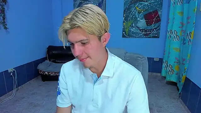 Snapshot of patrik_027 chatting on October 23, 3:27 am patrik 027 online show from October 23, 3:27 am