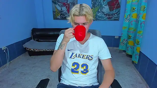 Snapshot of patrik_027 chatting on October 26, 5:46 pm patrik 027 online show from October 26, 5:46 pm