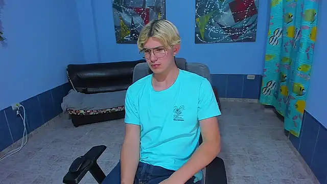 Snapshot of patrik_027 chatting on November 20, 7:42 am patrik 027 online show from November 20, 7:42 am