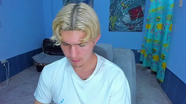 Snapshot of patrik_027 chatting on October 28, 7:46 pm patrik 027 online show from October 28, 7:46 pm