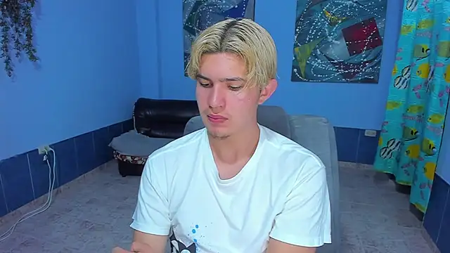 Snapshot of patrik_027 chatting on October 27, 7:37 pm patrik 027 online show from October 27, 7:37 pm