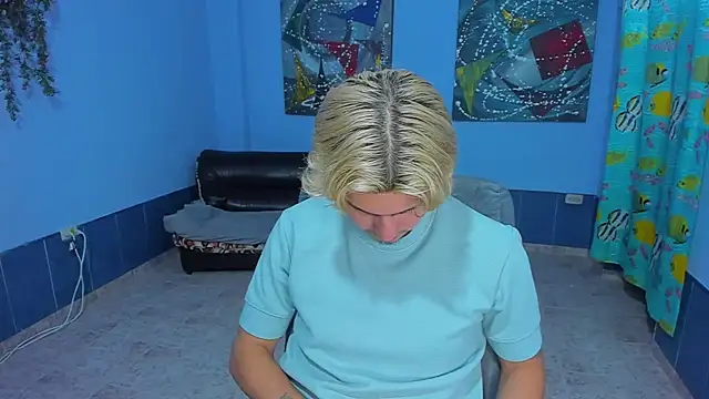 Snapshot of patrik_027 chatting on November 1, 4:41 am patrik 027 online show from November 1, 4:41 am