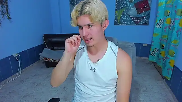 Snapshot of patrik_027 chatting on November 4, 8:45 pm patrik 027 online show from November 4, 8:45 pm