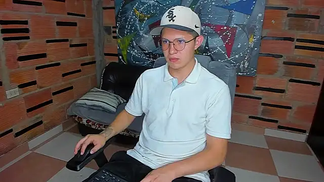 Snapshot of patrik_027 chatting on February 11, 6:22 pm patrik 027 online show from February 11, 6:22 pm