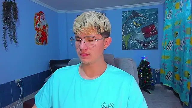 Snapshot of patrik_027 chatting on December 1, 10:27 am patrik 027 online show from December 1, 10:27 am