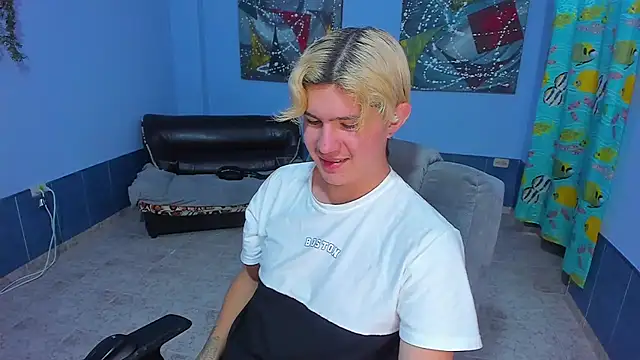 Snapshot of patrik_027 chatting on November 21, 7:13 pm patrik 027 online show from November 21, 7:13 pm