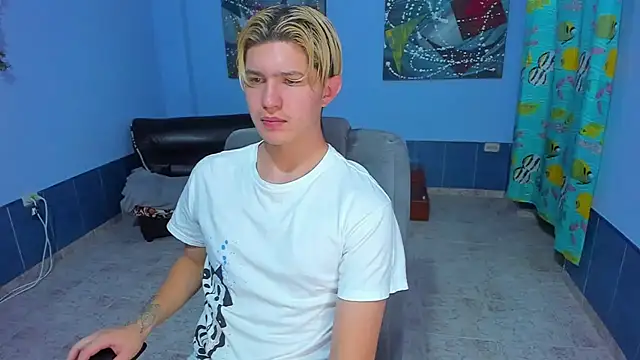 Snapshot of patrik_027 chatting on November 14, 6:33 pm patrik 027 online show from November 14, 6:33 pm