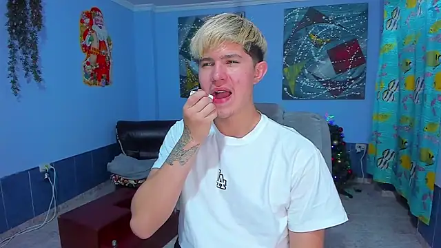 Snapshot of patrik_027 chatting on December 2, 7:15 pm patrik 027 online show from December 2, 7:15 pm