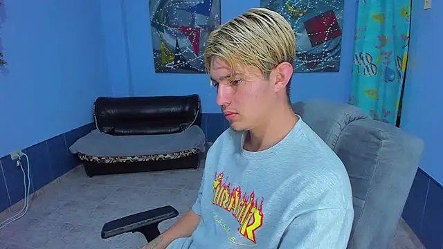 Snapshot of patrik_027 chatting on October 24, 7:13 pm patrik 027 online show from October 24, 7:13 pm