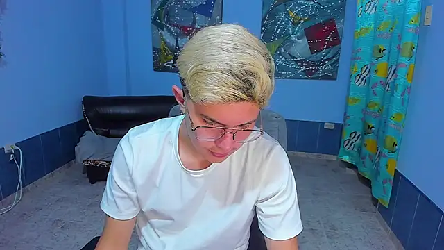 Snapshot of patrik_027 chatting on November 24, 7:58 pm patrik 027 online show from November 24, 7:58 pm