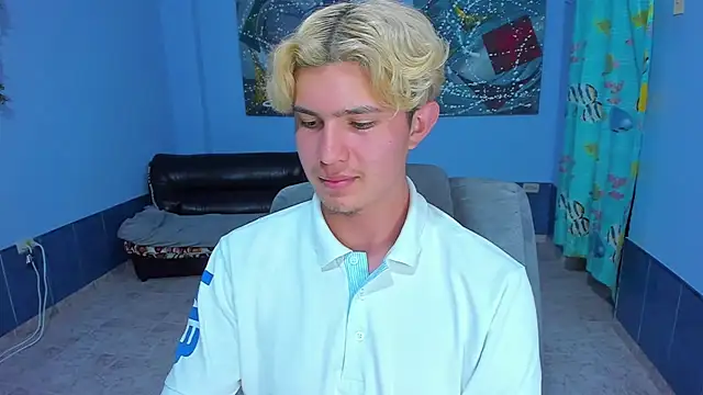 Snapshot of patrik_027 chatting on October 24, 4:33 am patrik 027 online show from October 24, 4:33 am