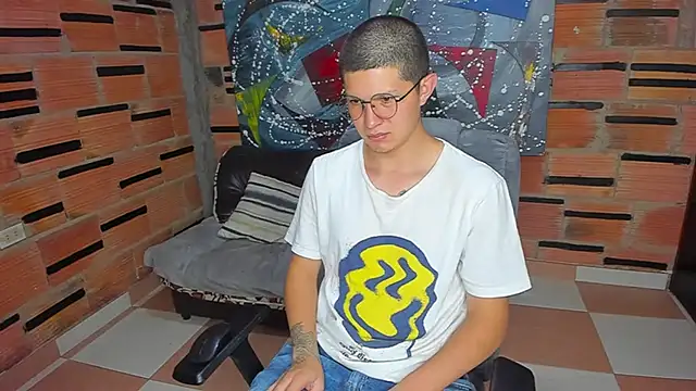 Snapshot of patrik_027 chatting on February 17, 2:17 pm patrik 027 online show from February 17, 2:17 pm