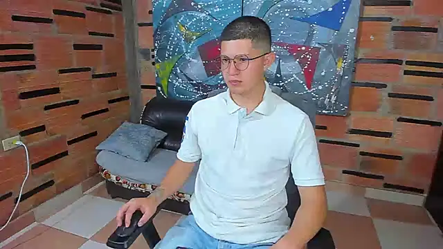 Snapshot of patrik_027 chatting on February 25, 7:16 pm patrik 027 online show from February 25, 7:16 pm
