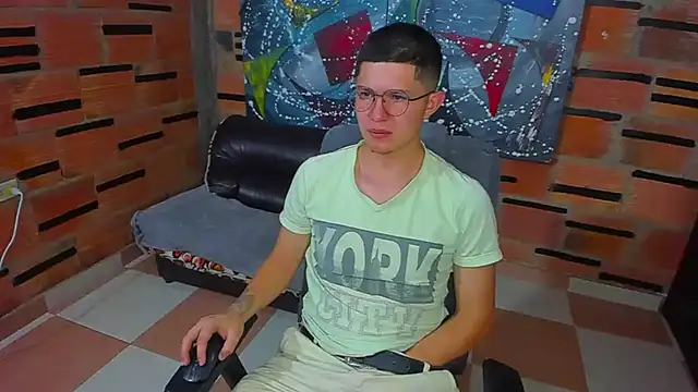 Snapshot of patrik_027 chatting on March 11, 9:37 pm patrik 027 online show from March 11, 9:37 pm