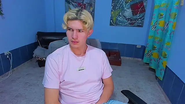 Snapshot of patrik_027 chatting on November 16, 7:51 pm patrik 027 online show from November 16, 7:51 pm