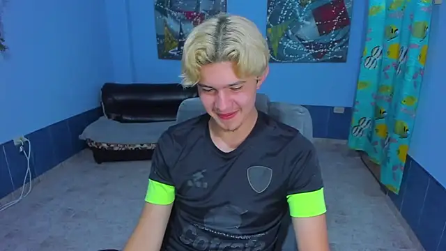 Snapshot of patrik_027 chatting on November 3, 8:01 pm patrik 027 online show from November 3, 8:01 pm