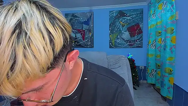 Snapshot of patrik_027 chatting on November 30, 7:42 am patrik 027 online show from November 30, 7:42 am