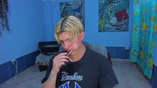 Snapshot of patrik_027 chatting on November 9, 3:21 am patrik 027 online show from November 9, 3:21 am