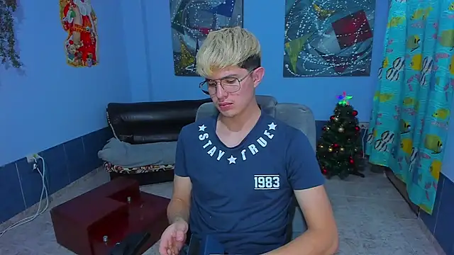 patrik 027 online show from December 3, 7:24 pm