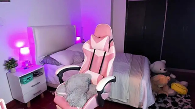 Snapshot of Ainhoads chatting on February 3, 9:03 am Ainhoads online show from February 3, 9:03 am