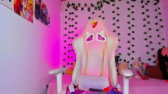ViolethMoon online show from June 12, 1:31 pm
