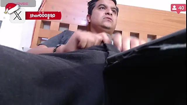 Snapshot of thor000089 chatting on January 6, 3:19 pm thor000089 online show from January 6, 3:19 pm