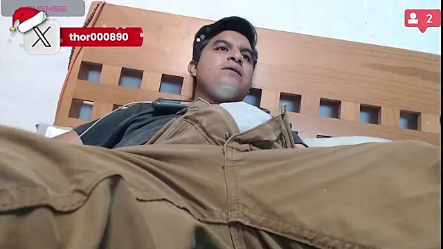 Snapshot of thor000089 chatting on January 6, 2:26 am thor000089 online show from January 6, 2:26 am