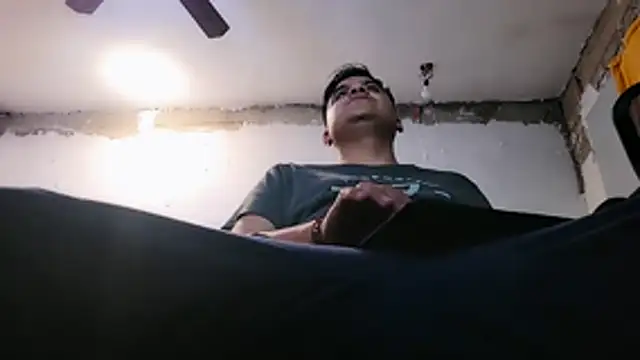 Snapshot of thor000089 chatting on October 20, 6:04 am thor000089 online show from October 20, 6:04 am