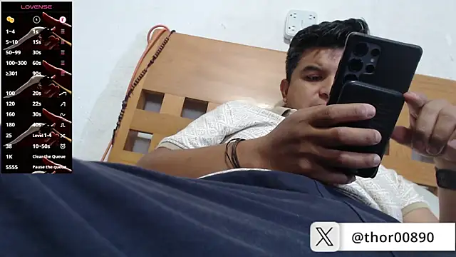 thor000089 online show from May 20, 5:54 pm