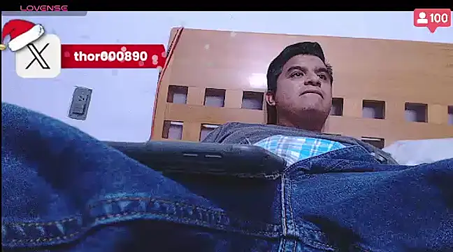 Snapshot of thor000089 chatting on January 7, 5:54 am thor000089 online show from January 7, 5:54 am