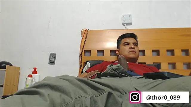 Snapshot of thor000089 chatting on June 16, 4:34 am thor000089 online show from June 16, 4:34 am