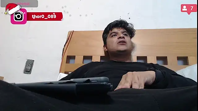 Snapshot of thor000089 chatting on January 4, 12:37 am thor000089 online show from January 4, 12:37 am