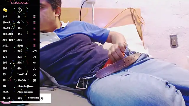 Snapshot of thor000089 chatting on October 6, 12:34 am thor000089 online show from October 6, 12:34 am