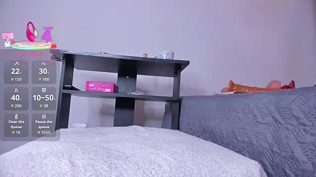 Snapshot of candy_sweet_ chatting on October 31, 12:24 pm candy sweet online show from October 31, 12:24 pm