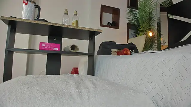 Snapshot of candy_sweet_ chatting on October 8, 7:14 pm candy sweet online show from October 8, 7:14 pm