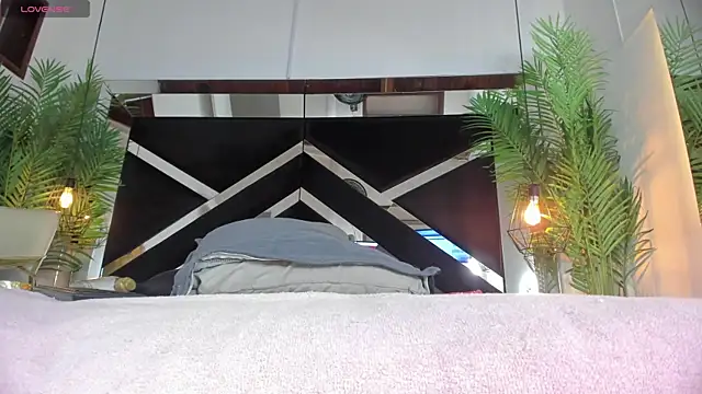 Snapshot of candy_sweet_ chatting on March 7, 6:33 pm candy sweet online show from March 7, 6:33 pm