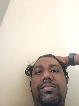 Snapshot of Mallupaiyanaachu chatting on February 11, 7:33 am Mallupaiyanaachu online show from February 11, 7:33 am