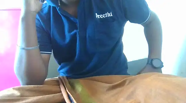 Snapshot of Mallupaiyanaachu chatting on March 7, 9:40 am Mallupaiyanaachu online show from March 7, 9:40 am