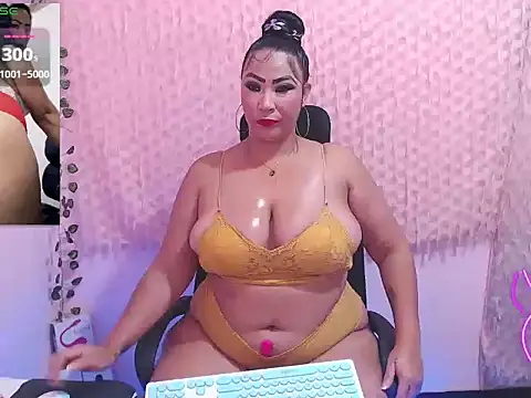 Snapshot of mature_beautifull chatting on October 8, 11:38 pm mature beautifull online show from October 8, 11:38 pm