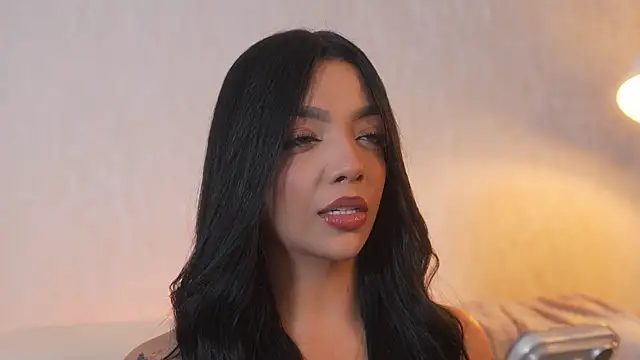 Snapshot of sarah_hiill chatting on December 3, 9:25 pm sarah hiill online show from December 3, 9:25 pm