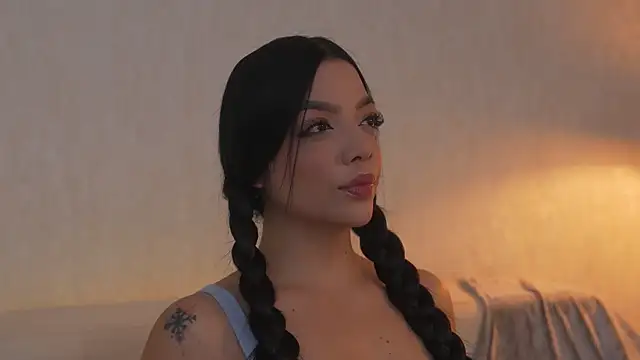 sarah hiill online show from March 28, 1:12 pm