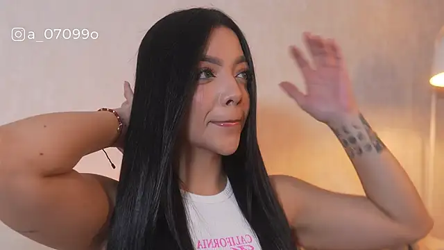 sarah hiill online show from December 17, 11:59 am