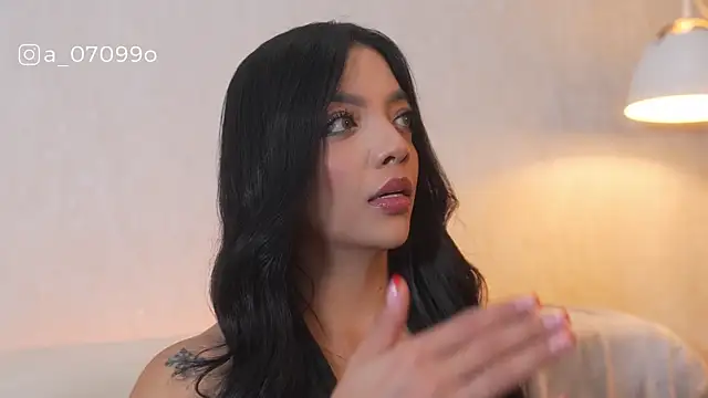 Snapshot of sarah_hiill chatting on December 15, 10:04 pm sarah hiill online show from December 15, 10:04 pm